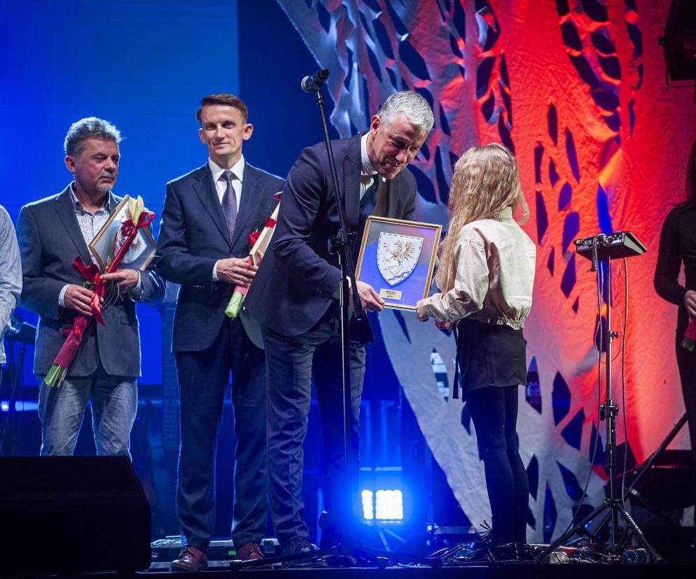 Podczas Gali Sianowskich Rybogryfów nagrodę otrzymała 8-letnia Kornelia Motyl, od 2,5 roku trenująca akrobatykę, zdobywczyni tytułu Mistrza Świata