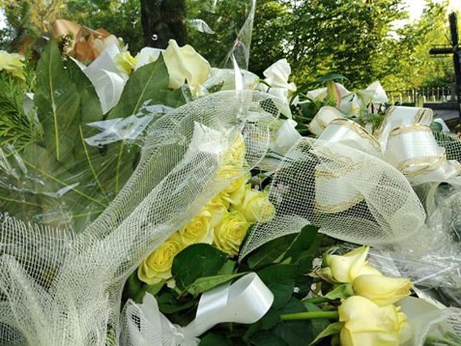 Tarnów. Ostatnie pożegnanie Karoliny Bojarskiej. Grobowiec utonął w kwiatach 
