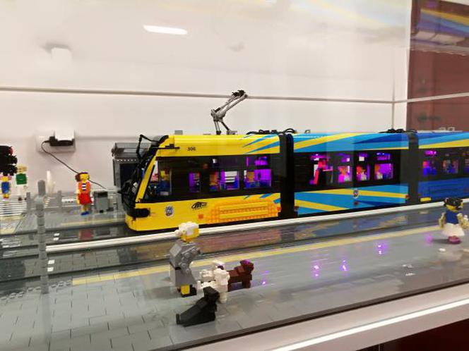 Toruń przygotowuje makietę zabytkowego tramwaju z klocków LEGO. To coś niesamowitego!