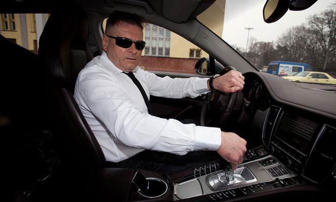 Detektyw Krzysztof Rutkowski w Porsche Panamera 4S