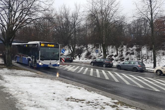 W tej chwili w rejon szpitala dojeżdżają autobusy linii 183