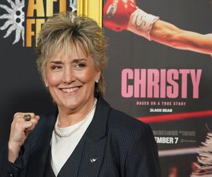 Sydney Sweeney w prześwitującej sukience. Obok m.in. legenda boksu