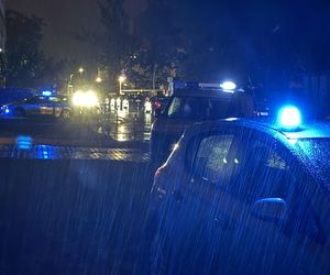 Z mieszkania na Mokotowie wydobywał się dym. W środku znaleziono ciało mężczyzny. Leżało wśród szalejących płomieni