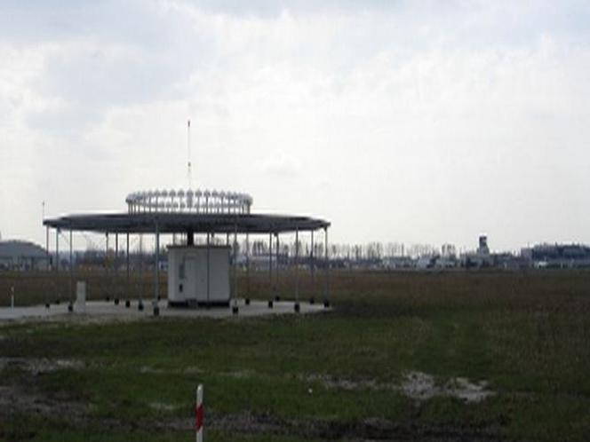 Lotnisko w Pyrzowicach, latarnia nawigacyjna
