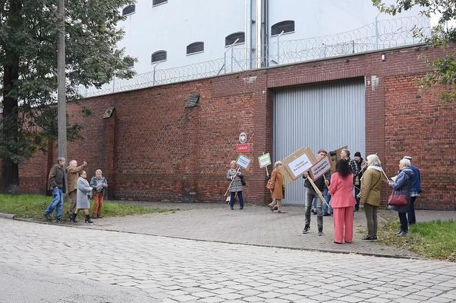 Pierwsza miłość, odcinek 3749: Wadlewianie w obronie Seweryna (Mirosław Kropielnicki) 
