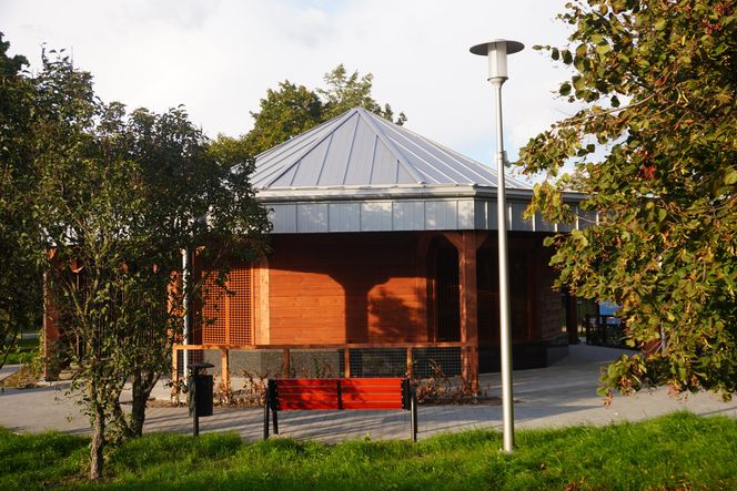 Tężnia solna w Parku im. Dziekońskiej w Białymstoku