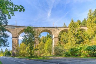 Most kolejowy nad doliną Łabajowa w Wiśle