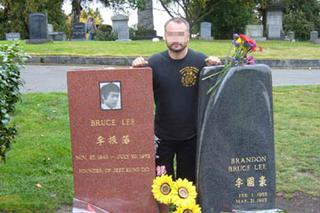 TRENER ROZBIERAŁ DZIECI I BIŁ PASEM