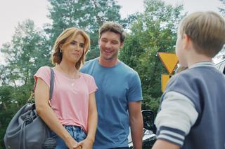 M jak miłość, odcinek 1769. Kama (Michalina Sosna),  Szymek (Staś Szczypiński), Marcin (Mikołaj Roznerski)