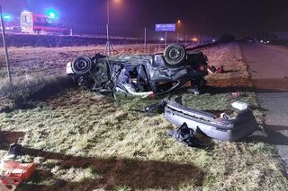 20-latek i 18-latka nie żyją. Potworne zderzenie BMW z mercedesem pod Łodzią [ZDJĘCIA]