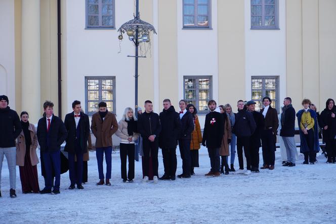 Studniówka miejska w Białymstoku. Prezydent wraz z maturzystami zatańczyli poloneza