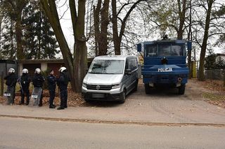 Policja na meczu w Jarosławiu. Kibice wbiegli na murawę 