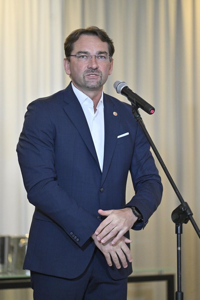 Kibice w szoku! Czekali na siatkarzy, a tu nagle wyszli polscy złoci medaliści