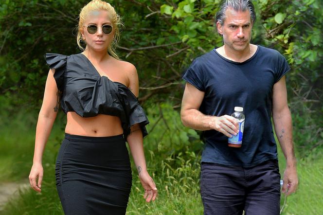 Lady Gaga i Christian Carino na wycieczce po lesie