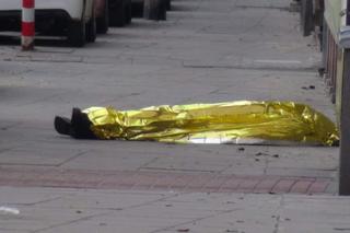 Dramatyczna akcja ratunkowa na warszawskiej Pradze. Upadł na ziemię i umarł