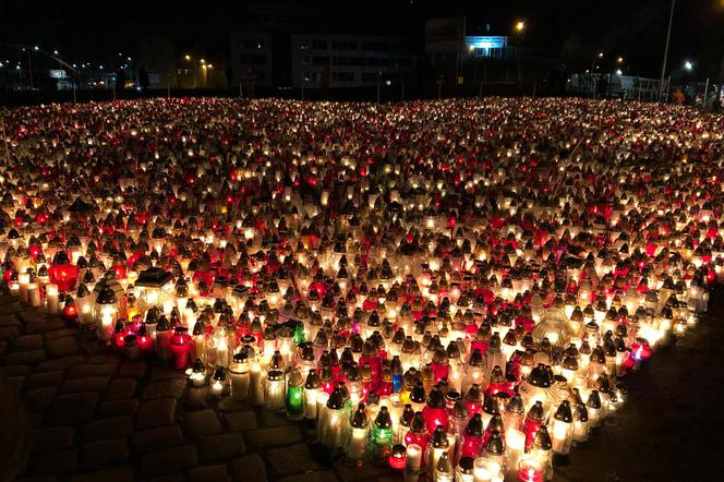 Wielkie serce mieszkańcy Trójmiasta ułożyli w środę, trzy dni po zamachu na prezydenta Pawła Adamowicza