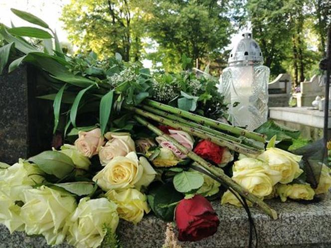 Tarnów. Ostatnie pożegnanie Karoliny Bojarskiej. Grobowiec utonął w kwiatach 