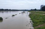 Fala powodziowa we Wrocławiu. Pod wodą są już beach bary i drogi 