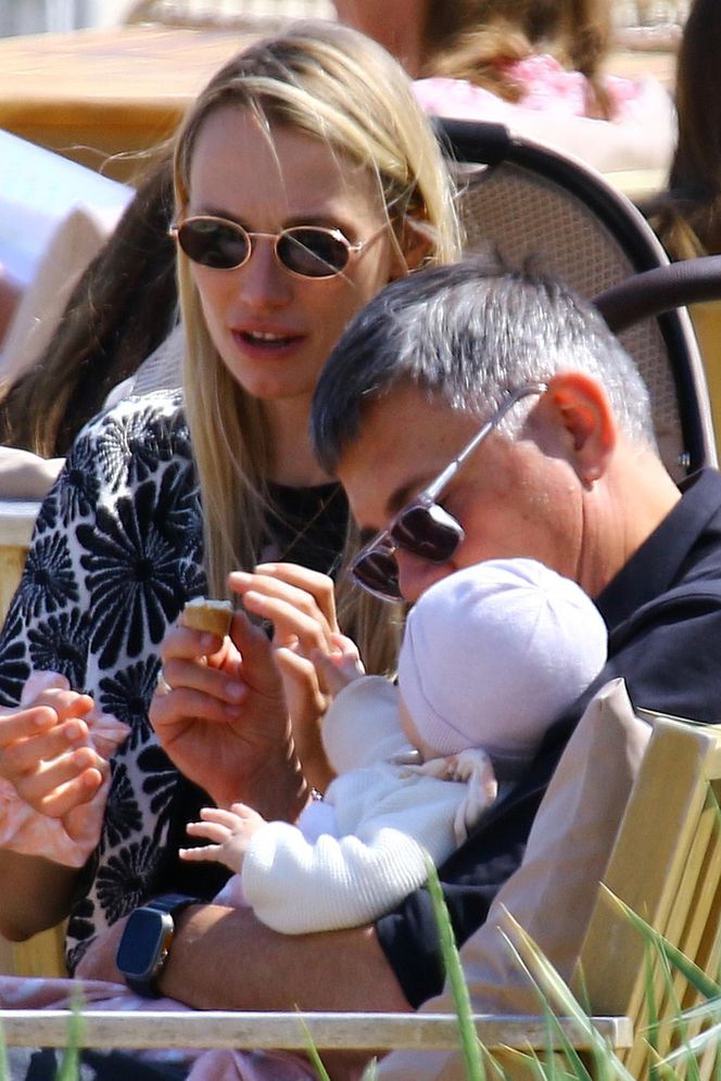 Krzysztof Ibisz je żonie z ręki