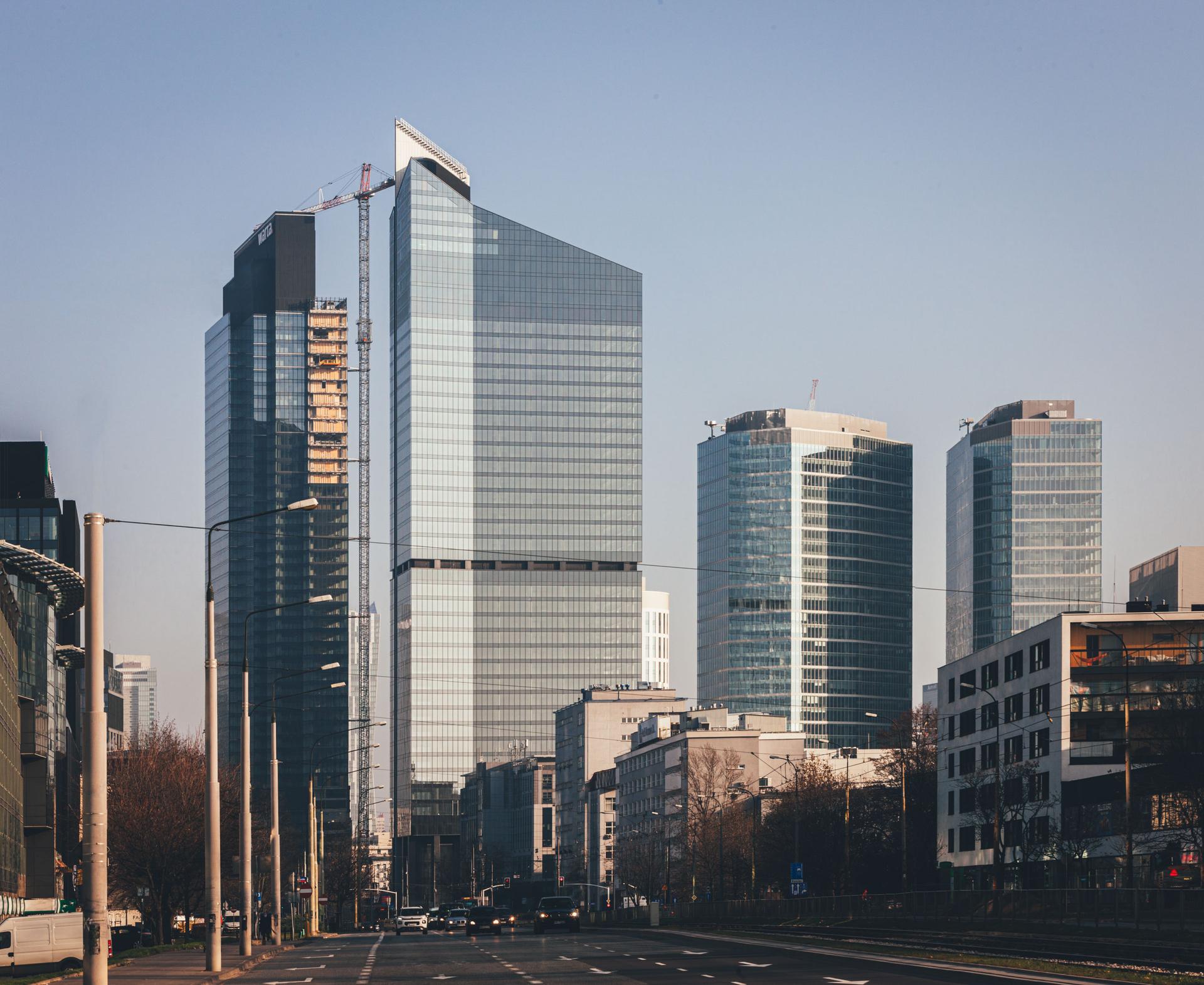 Skyliner w Warszawie: po wieżowcu oprowadza Michał Sadowski