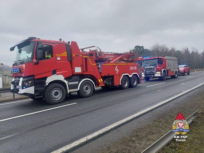 Wypadek na D10 pomiędzy Bydgoszczą a Toruniem. Zderzyły się cztery pojazdy. Jedna osoba nie żyje [ZDJĘCIA]