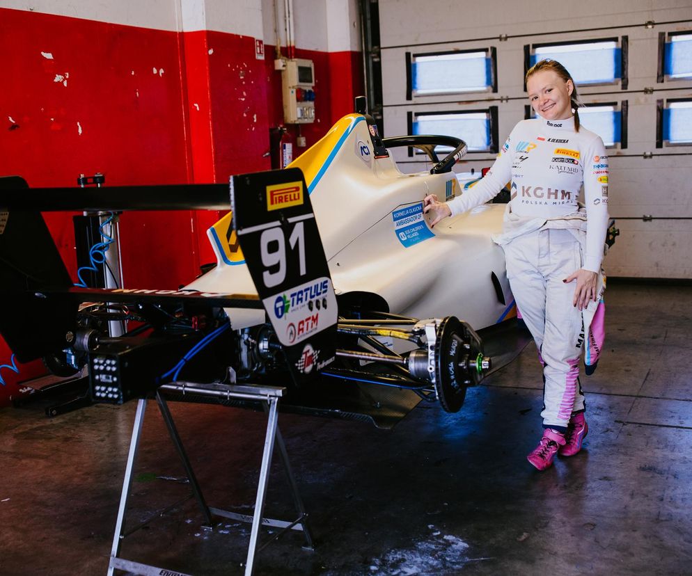 Na co dzień jeździ w Formule 4, a teraz została ambasadorką Stowarzyszenia SOS Wioski Dziecięce