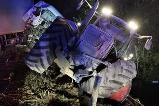 Wypadek na DK94 w Dąbrowie Górniczej. Ciężarówka zderzyła się z traktorem. Wyglądało to dramatycznie