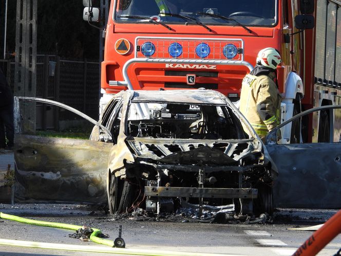 Truskaw. Auto stanęło w ogniu, kierowca się palił