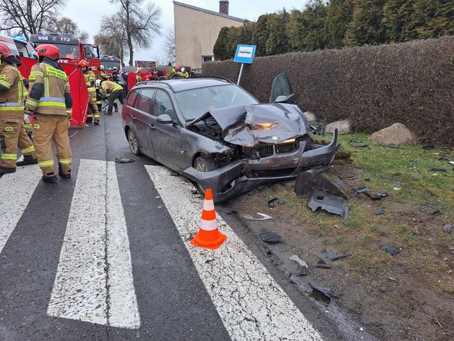 Babcia nie żyje, a wnuczek walczy o życie! Tragiczny wypadek pod Wieluniem [ZDJĘCIA]