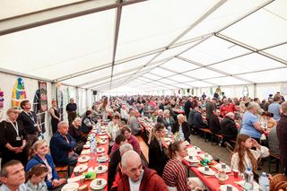 Tej Wielkanocy nie byli sami. Tysiące osób na Metropolitarnym Śniadaniu Wielkanocnym w Katowicach