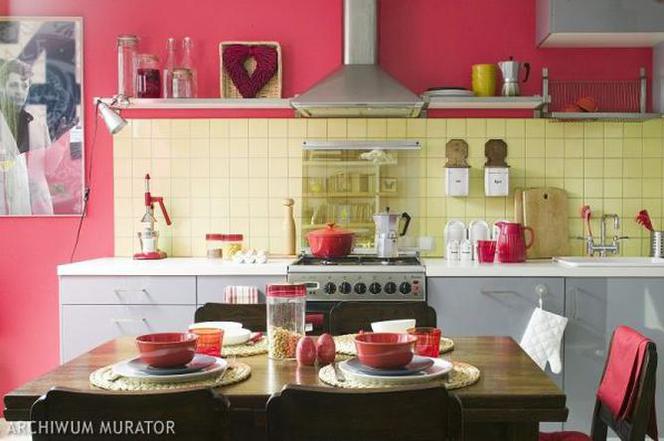 Ściana w kuchni. Płytki ceramiczne - sprawdzony materiał na ścianę w kuchni