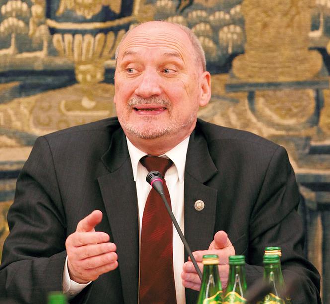 Owsiak: Macierewicz zostaw nas k... w spokoju