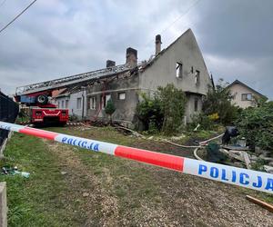 Tragedia w Jaworznie. Gigantyczny pożar domu jednorodzinnego. Zginęły dwie osoby