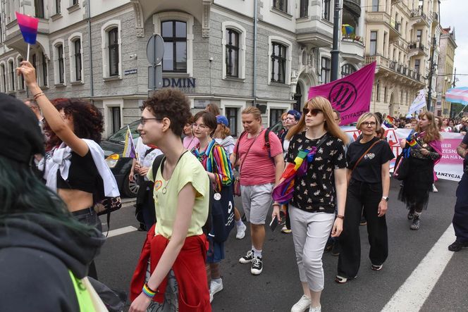 VI Toruński Marsz Równości. Przeciwnicy modlili się w centrum