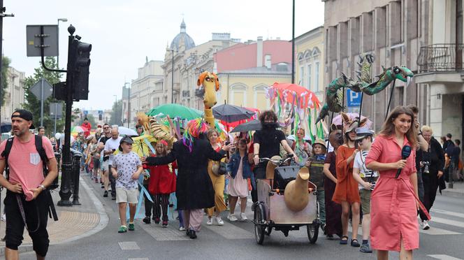 Deszcz nie był im straszny! Bajkowy Korowód przeszedł ulicami Lublina. Zobacz zdjęcia!