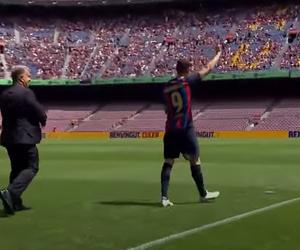 Robert Lewandowski zaprezentowany na Camp Nou! Masa kibiców i wzruszające sceny! 