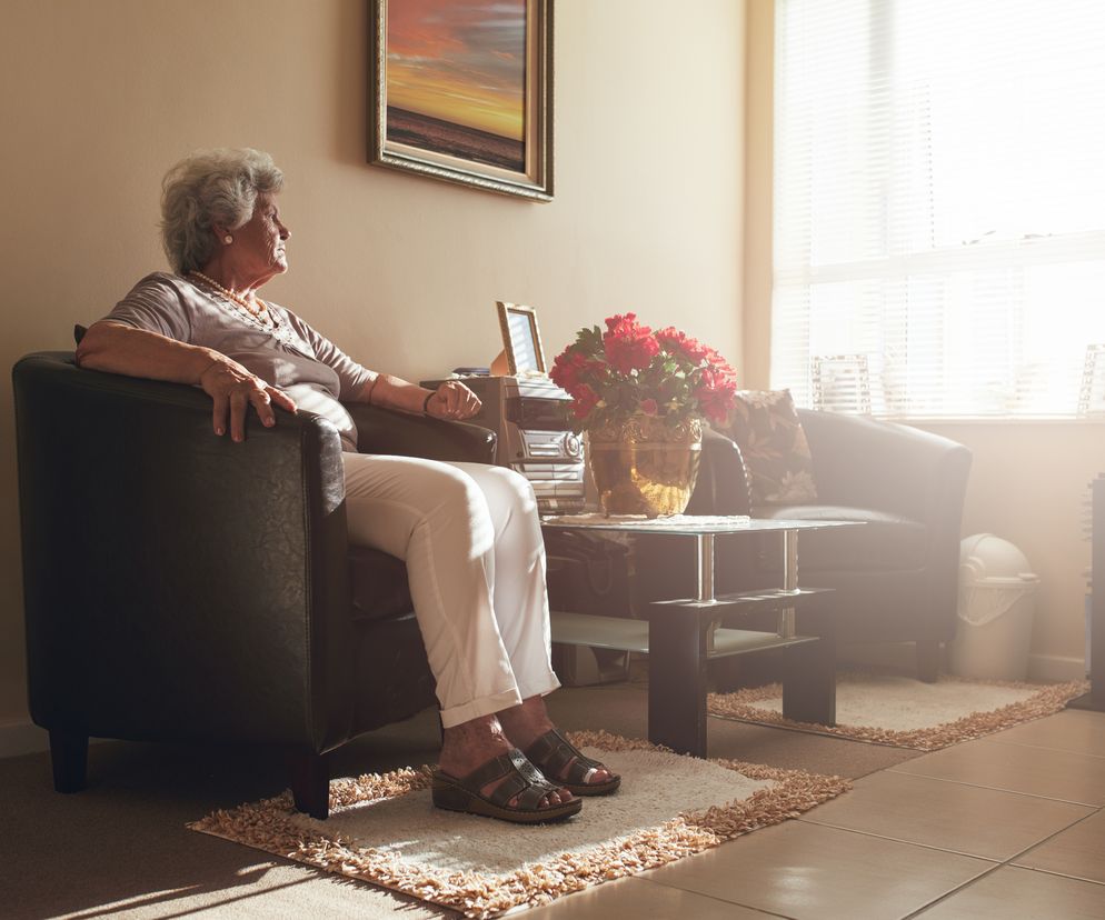 Zerwanie kontaktu z rodziną i izolacja to jedne z syndromów zespołu Diogenesa.