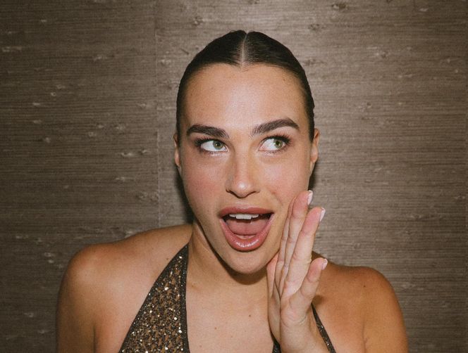 Spocona Aryna Sabalenka po treningu