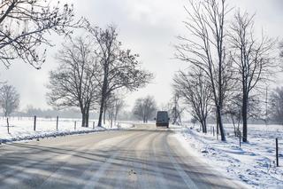 Drastyczna zmiana pogody w Polsce! Przenikliwe zimno uderzy jeszcze w weekend. Opady śniegu i TO