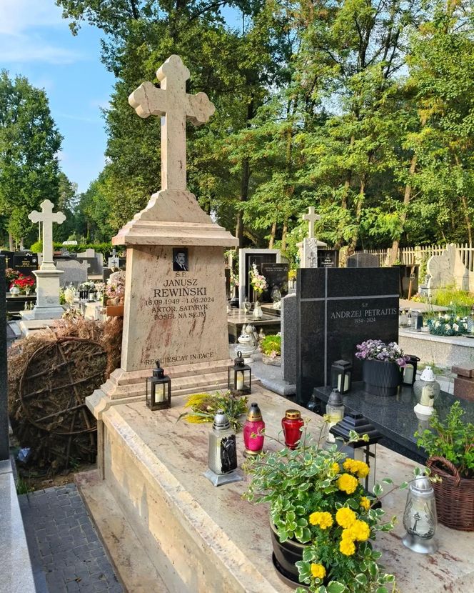 Grób Janusza Rewińskiego