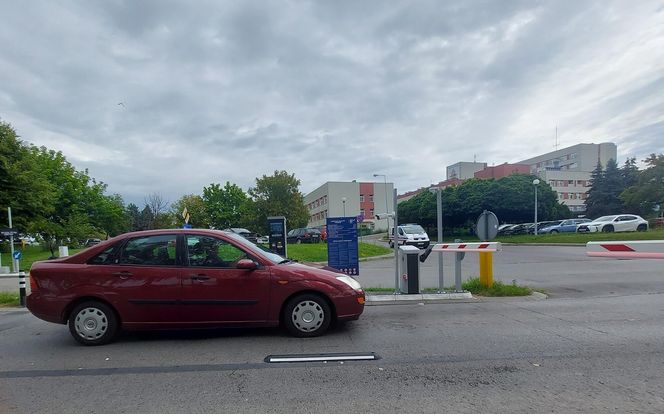 Szpital "papieski" ma nowy system parkingowy