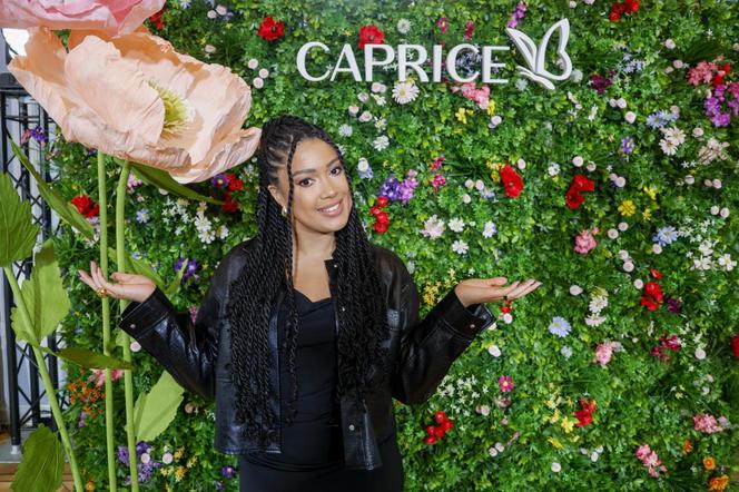 Gwiazdy pozują z butami. Więdłocha ma nową fuchę, Andrzejewicz w ogromnej marynarce, Kostka jak pani wiosna