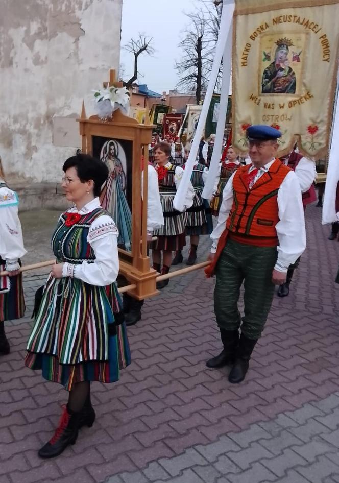 Były minister rolnictwa Robert Telus wziął udział w wielkanocnej procesji