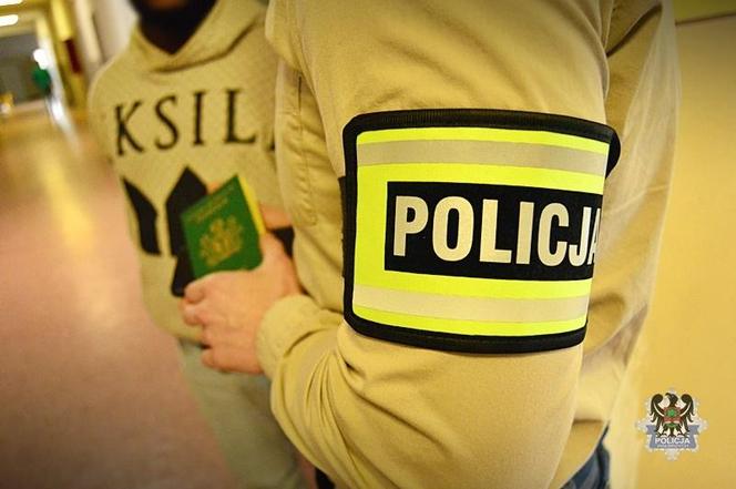 Policja rozbiła gang zajmujący się wyłudzaniem pieniędzy. Oszuści podawali się za amerykańskich żołnierzy