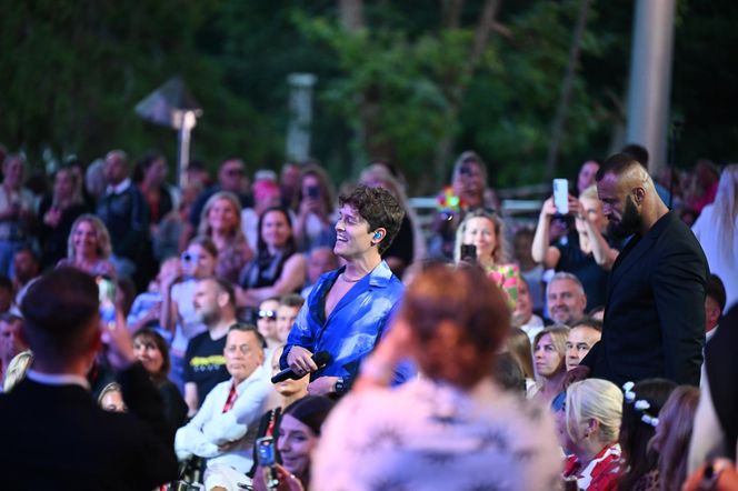 Cyms rozbijał publiczność w Sopocie, a potem wszedł ON. Demoniczne show Cugowskiego w okularach ojca!