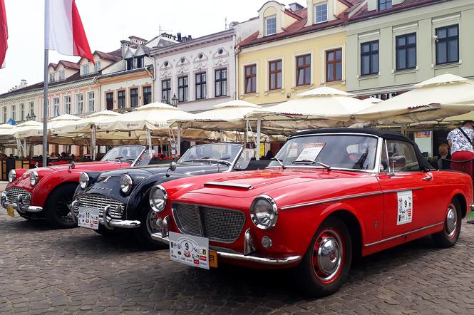XX Podkarpacki Rajd Pojazdów Zabytkowych - konkurs elegancji na Rynku w Rzeszowie