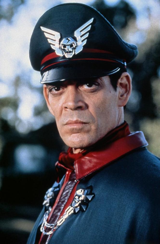 Raul Julia zmarł w 1994 roku 