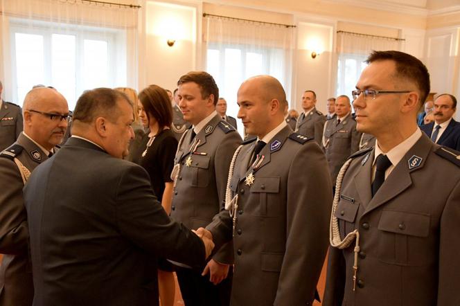 Białystok. Od 30 lat są związani z policją. Zobacz kto został wyróżniony