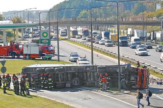 15 ton śmieci zasypało Trasę AK