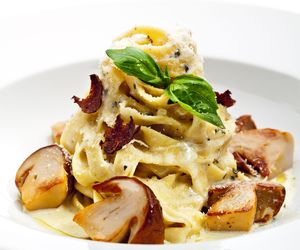 Tagliatelle w delikatnym sosie borowikowym: przepis